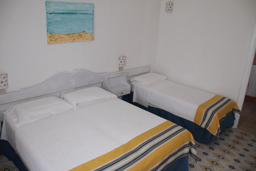 Hotel 3 Botti Baja Sardinia Ngoại thất bức ảnh